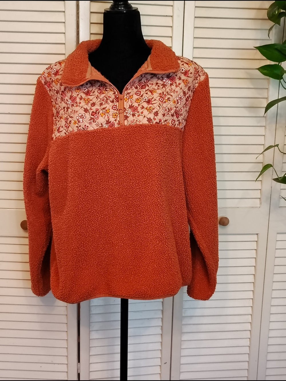 Vera Bradley Rust Floral Quilted Quarter-Zip Pullover -Size L/XL -Good Condition